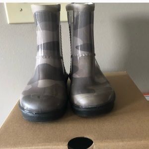 Ugg rain boots good condition